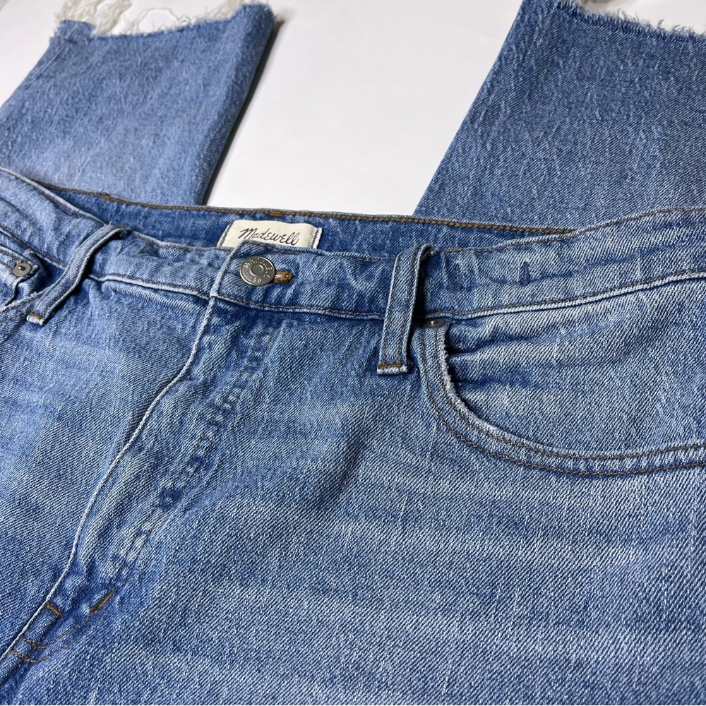 Madewell Classic Straight Jeans in Corrie Wash: Step-Hem Edition Size 32 - Picture 8 of 12